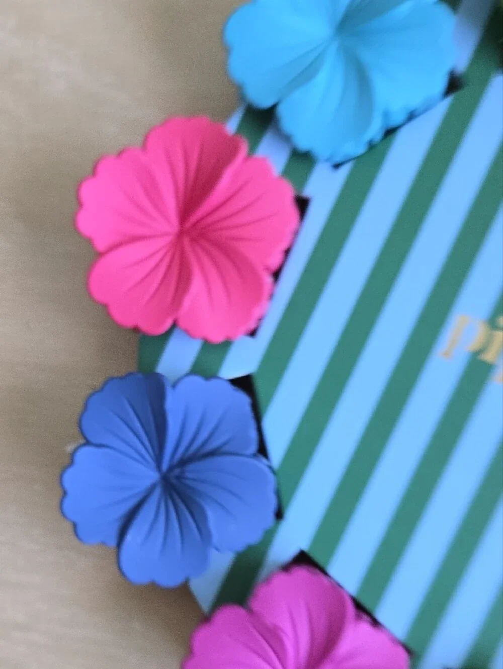 Piper•K Colorful Hibiscus Flower Hair Clips Set NEW